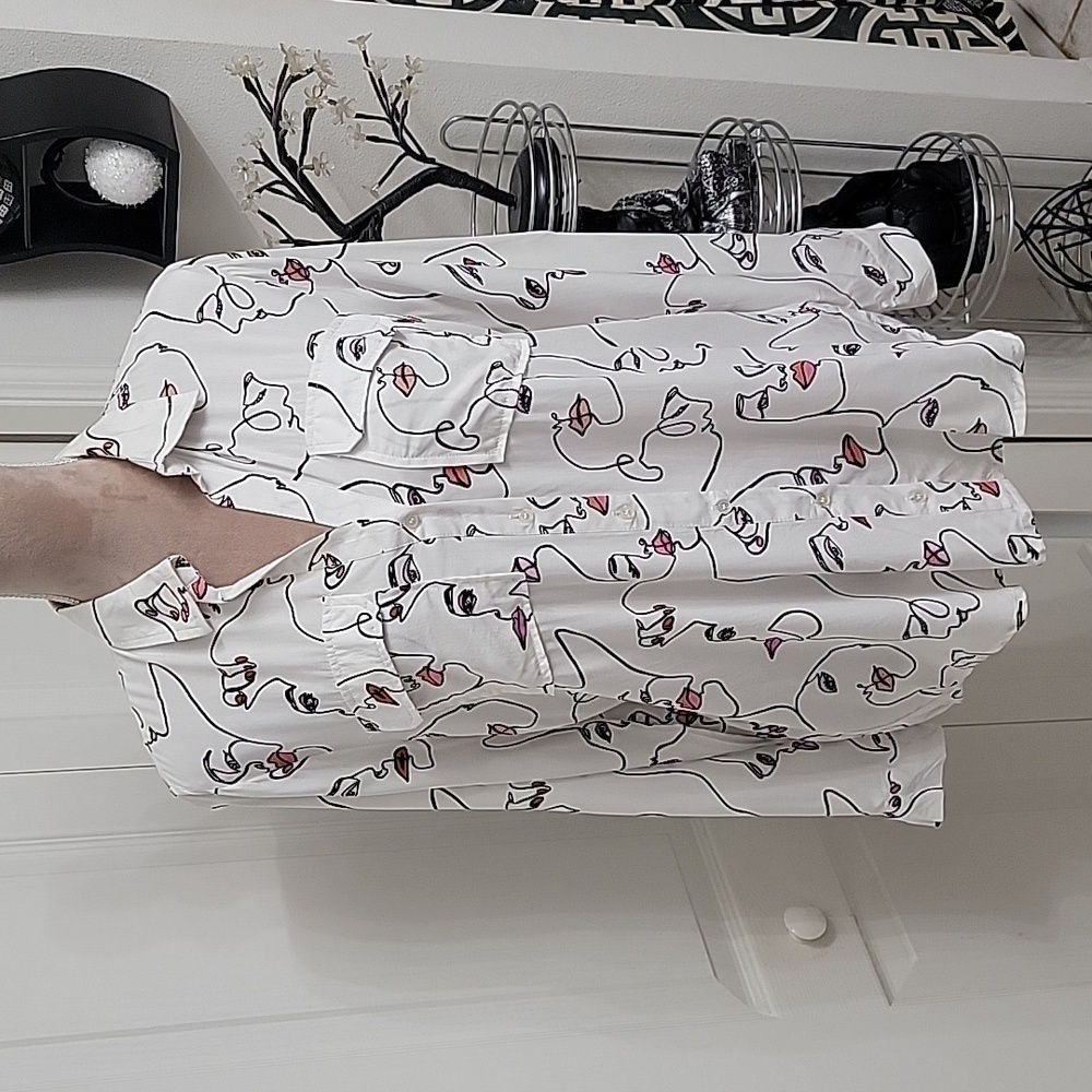 milk & honey, Size L, All Over Face Print - Line Art Long Sleeve Blouse